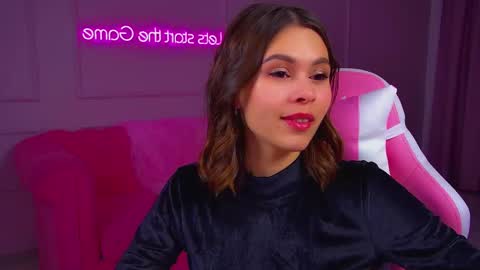 Polly online show from 09/17/25, 08:32