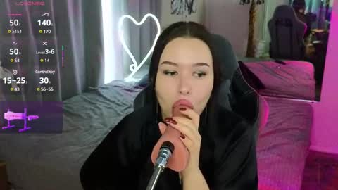 pollyshmidt online show from 02/25/25, 03:16