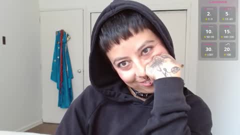 Poly online show from 02/19/25, 07:05