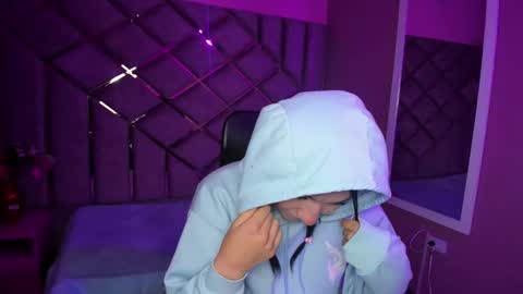 Snapshot of poly_sasha_ chatting on 10/19/25, 03:51 poly sasha online show from 10/19/25, 03:51