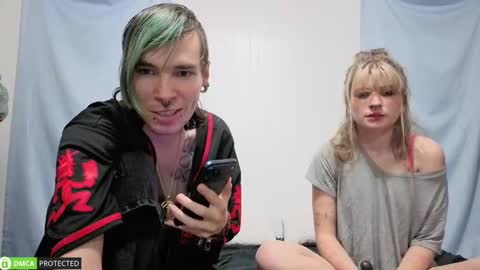 Cheshire  Bee online show from 09/23/25, 02:47