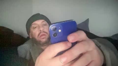 Snapshot of poneloc01 chatting on 12/17/25, 06:14 poneloc01 online show from 12/17/25, 06:14