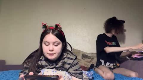 Snapshot of popoul_couple chatting on 12/22/25, 06:05 popoul_couple online show from 12/22/25, 06:05