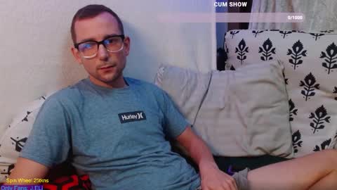 Snapshot of poppunk4life chatting on 12/13/24, 09:52 Kyle online show from 12/13/24, 09:52