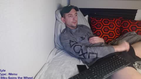 Snapshot of poppunk4life chatting on 01/30/25, 12:48 Kyle online show from 01/30/25, 12:48