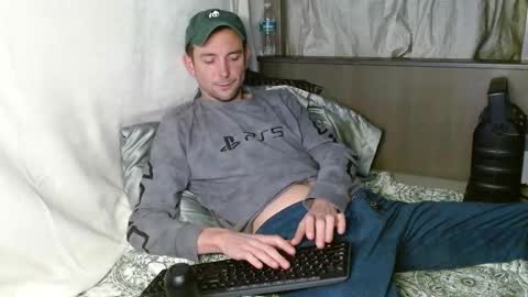 Snapshot of poppunk4life chatting on 02/18/25, 02:27 Kyle online show from 02/18/25, 02:27