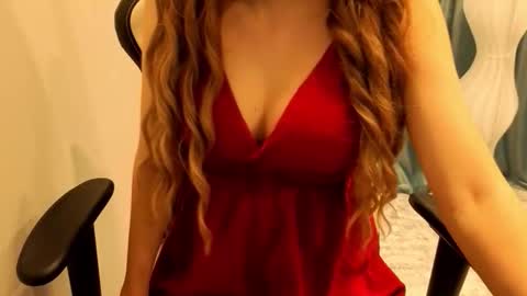 Snapshot of poppybloopy chatting on 09/19/25, 06:19 April online show from 09/19/25, 06:19