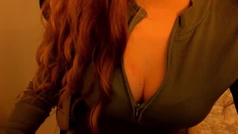 Snapshot of poppybloopy chatting on 11/23/25, 06:08 April online show from 11/23/25, 06:08