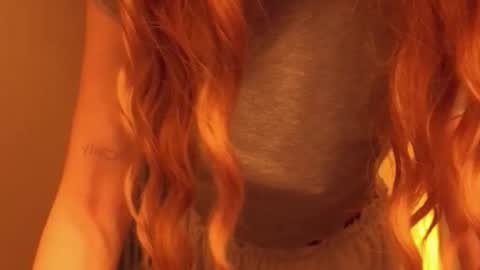 Snapshot of poppybloopy chatting on 12/14/25, 06:01 April online show from 12/14/25, 06:01