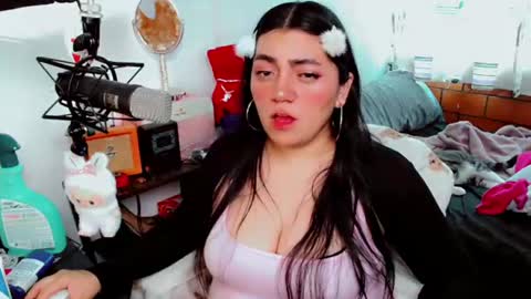 Poppy Kensington online show from 08/04/26, 10:12