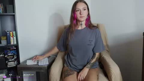 PoppyQuinn online show from 06/20/26, 01:52