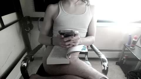 Snapshot of porcelain_tears01 chatting on 02/11/26, 01:05 porcelain_tears01 online show from 02/11/26, 01:05