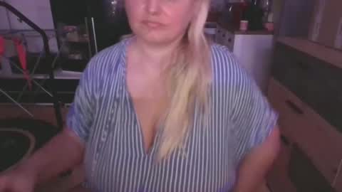 Snapshot of pornbusty chatting on 02/05/25, 08:35 MelissOfficial online show from 02/05/25, 08:35