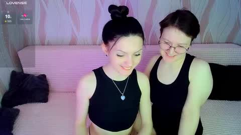 Snapshot of pornostendup chatting on 02/20/25, 10:48 Ana and Tati online show from 02/20/25, 10:48