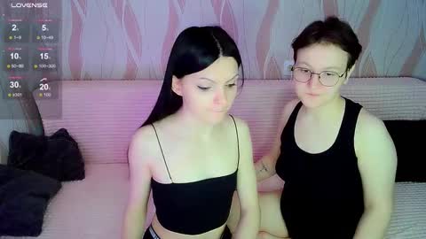 Snapshot of pornostendup chatting on 02/21/25, 10:37 Ana and Tati online show from 02/21/25, 10:37