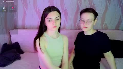 Snapshot of pornostendup chatting on 10/09/25, 07:34 Ana and Tati online show from 10/09/25, 07:34