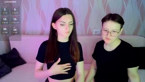 Snapshot of pornostendup chatting on 10/19/25, 08:09 Ana and Tati online show from 10/19/25, 08:09