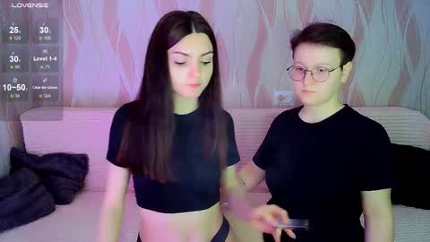 Snapshot of pornostendup chatting on 10/28/25, 07:16 Ana and Tati online show from 10/28/25, 07:16