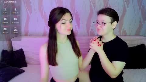 Snapshot of pornostendup chatting on 11/09/25, 01:04 Ana and Tati online show from 11/09/25, 01:04