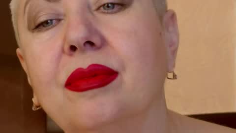 Snapshot of posh_lady chatting on 12/04/25, 07:55 LADY POSH online show from 12/04/25, 07:55
