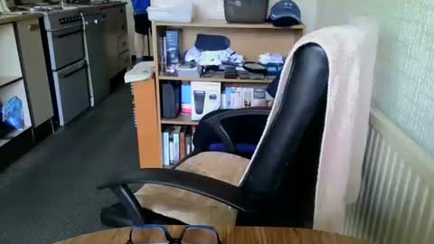 Snapshot of poshman65 chatting on 12/22/25, 12:24 poshman65 online show from 12/22/25, 12:24