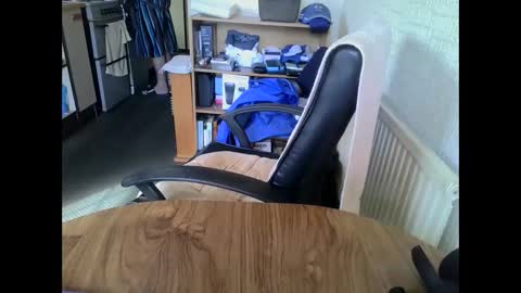 Snapshot of poshman65 chatting on 04/18/26, 09:57 poshman65 online show from 04/18/26, 09:57