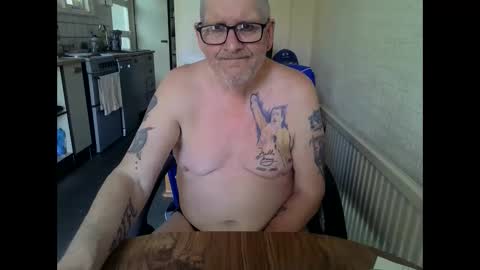 Snapshot of poshman65 chatting on 05/26/26, 07:48 poshman65 online show from 05/26/26, 07:48
