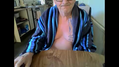 Snapshot of poshman65 chatting on 06/05/26, 08:31 poshman65 online show from 06/05/26, 08:31