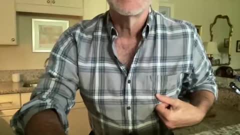 Snapshot of post01card chatting on 10/13/25, 08:31 Post online show from 10/13/25, 08:31