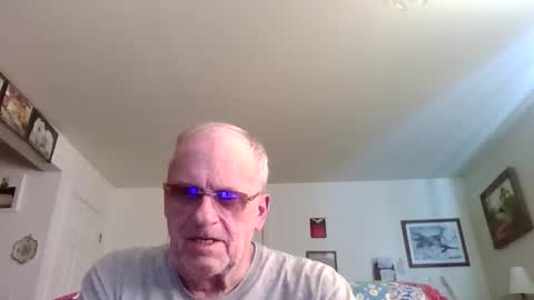 Snapshot of potato_chipz70 chatting on 12/14/25, 03:17 potato_chipz70 online show from 12/14/25, 03:17