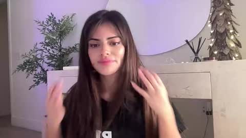 Selena online show from 12/01/25, 01:43