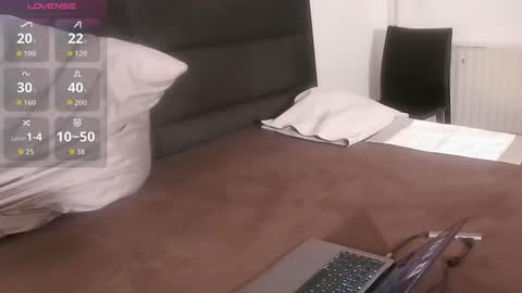 Snapshot of povaridad chatting on 11/19/25, 04:40 Smooth Daddy online show from 11/19/25, 04:40