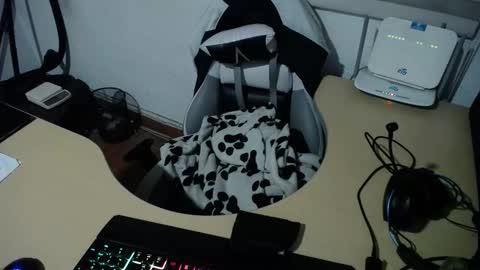 powerfulzeus2 online show from 09/17/25, 05:42