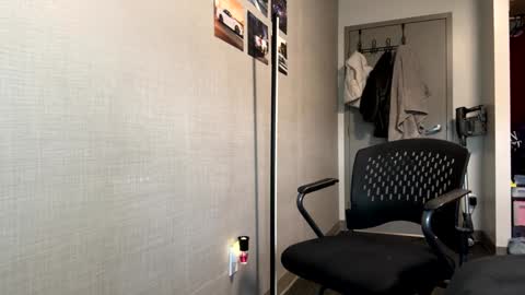 Snapshot of pprincesskyliee chatting on 01/10/25, 08:15 Kylie online show from 01/10/25, 08:15