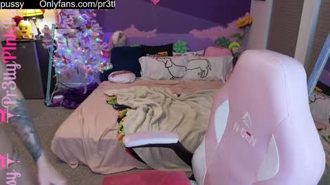 Snapshot of pr3ttyp1nkpussy chatting on 12/17/24, 04:45 Evangeline Eva Darling online show from 12/17/24, 04:45