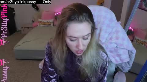 Snapshot of pr3ttyp1nkpussy chatting on 02/15/25, 04:47 Evangeline Eva Darling online show from 02/15/25, 04:47