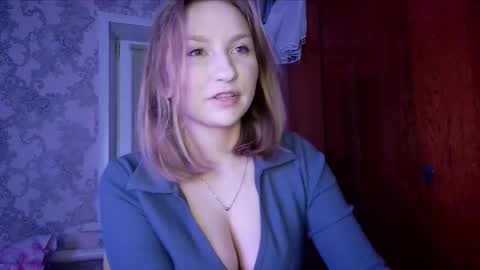 Snapshot of pr_in_cess_ chatting on 10/17/25, 07:27 pr_in_cess_ online show from 10/17/25, 07:27