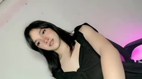 Snapshot of precious_laura18 chatting on 06/08/26, 01:11 precious_laura18 online show from 06/08/26, 01:11