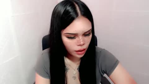 Snapshot of preciousangel69xxx chatting on 12/15/24, 02:52 MAXXINE online show from 12/15/24, 02:52