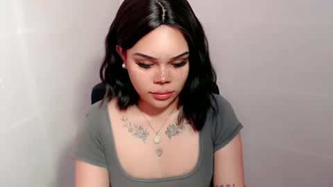 Snapshot of preciousangel69xxx chatting on 01/06/25, 10:24 MAXXINE online show from 01/06/25, 10:24