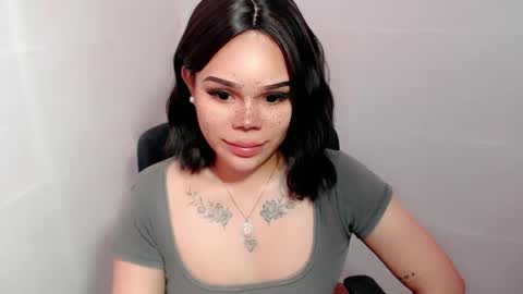 Snapshot of preciousangel69xxx chatting on 01/08/25, 12:47 MAXXINE online show from 01/08/25, 12:47