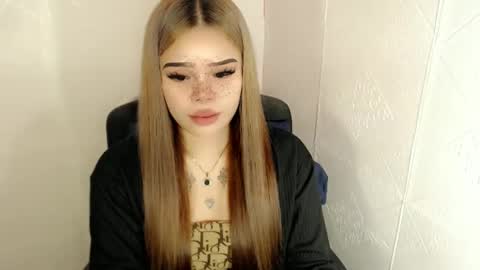 Snapshot of preciousangel69xxx chatting on 03/04/25, 03:33 MAXXINE online show from 03/04/25, 03:33