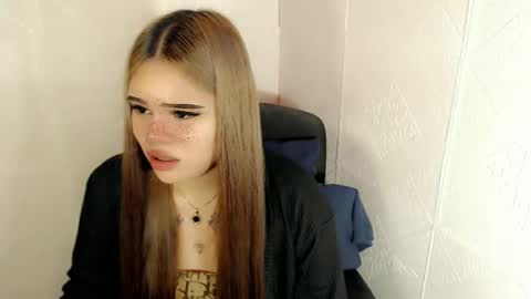 Snapshot of preciousangel69xxx chatting on 03/04/25, 06:37 MAXXINE online show from 03/04/25, 06:37