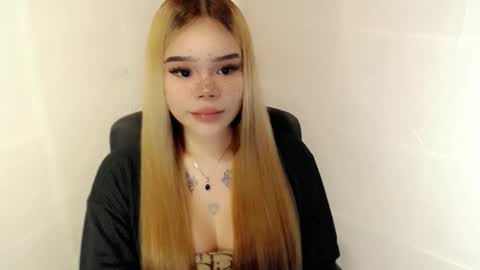 Snapshot of preciousangel69xxx chatting on 12/17/25, 04:29 MAXXINE online show from 12/17/25, 04:29