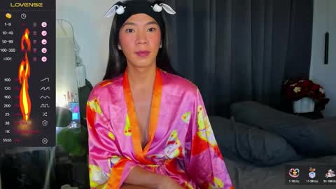 Julia Flores online show from 10/23/25, 03:06