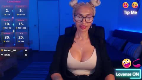 Victoria online show from 09/19/25, 08:42