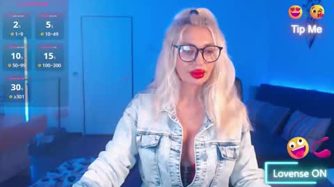 Victoria online show from 11/22/25, 07:02