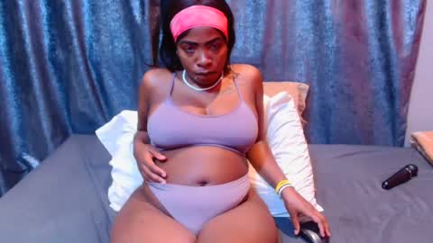 Snapshot of preggynwild chatting on 06/13/26, 01:58 preggynwild online show from 06/13/26, 01:58