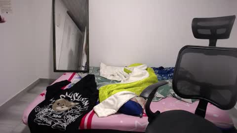 Plux online show from 11/02/25, 03:42