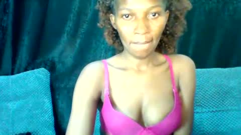 prettie_petitee online show from 07/14/26, 12:00